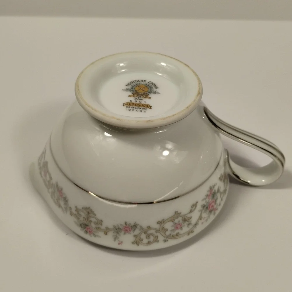 Noritake China Edgewood 5807 Sugar Bowl with Lid and Creamer Set Pink‎ Roses